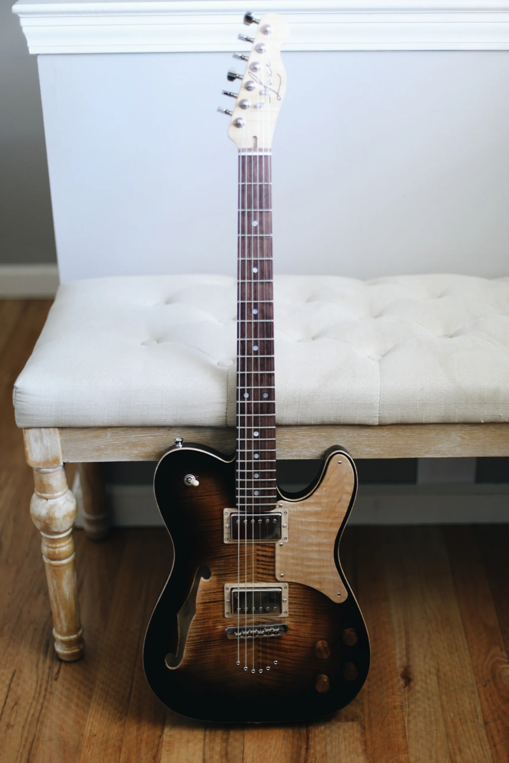 Clarus AS | Tobacco Burst — detail